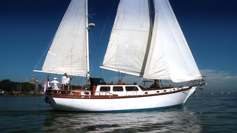 Classic Sailing Ship In Center Of Enkhuizen! Экстерьер фото